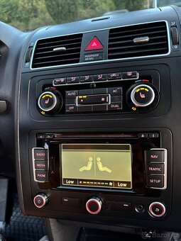 VW TOURAN 139000km / DSG / 7MÍST - 16