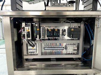 Obalovací samolepicí etiketovací stroj na kulaté láhve - 16