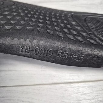 Adidas Yeezy Boost 350 V2 - 16