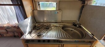 Karavan KNAUS s markýzou - 16