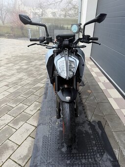 KTM Duke 125 rok 2022 - 16