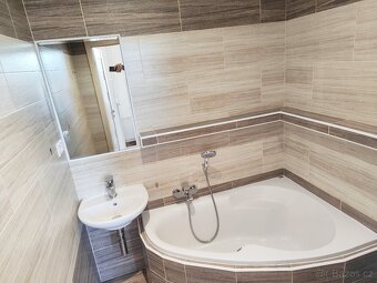 Prodám byt 2+1 s balkónem, 67m, Stará Role, K. Vary - 16