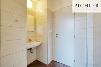 Pronájem Kanceláře 96,7 m2, Partyzánská, Praha 8 - 16