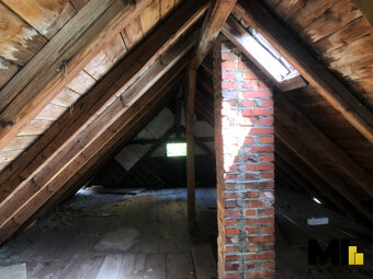 Prodej rodinného domu o velikosti 265 m2 na pozemku o veliko - 16