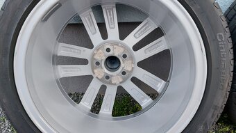 Alu kola 5x100 r17 originál vw polo letní pneu - 16