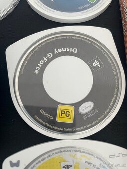 Prodej velké PSP sbírky – 2 konzole, 2 pouzdra, 4 baterie - 16