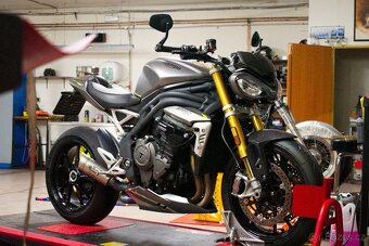 Triumph Speed Triple RS 1200 - 16