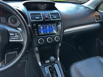 Subaru Forester 2.0 D 4x4 Kůže Navi Xenony Panorama Tažné 2t - 16