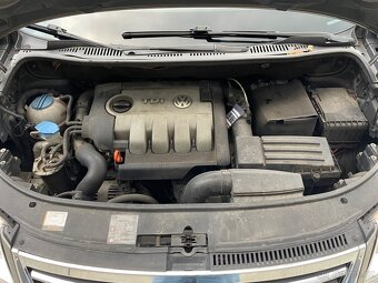 Volkswagen Touran 2.0 TDI 5MÍST DVĚ SADY KOL TAŽNÉ - 16