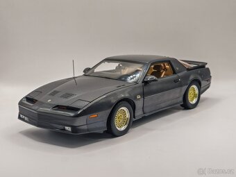 Pontiac Firebird TransAm 1:18 Greenlight - 16