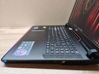 i9-13980HX_17" 240HZ_MSI RAIDER GE78HX_16GB_RTX 4070 8GB - 16