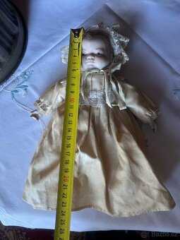 Sběratelský komplet – kočárek + porcelánová panenka - 16