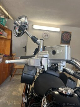 Suzuki C800 Intruder - 16