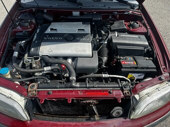 VOLVO V40 1,7i NOVÁ STK - DOBRÝ STAV - 16