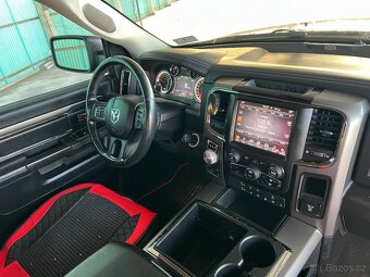 DODGE RAM 5.7 HEMI   4X4 model roku 2015 - 16
