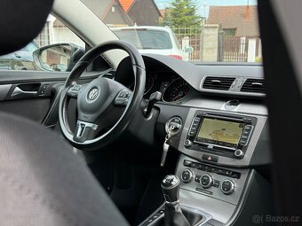 VW Passat B7 2.0tdi 2013 R-LINE (tažné-Navi-pano) combi - 16