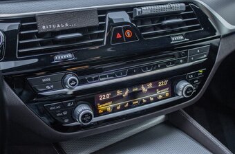 BMW Rad 5-M550i xDrive AT/8 - 16