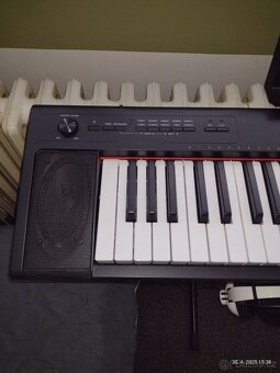 Yamaha NP-32 Midi keyboard 76 kláves ,stojan, padál sluchátk - 16