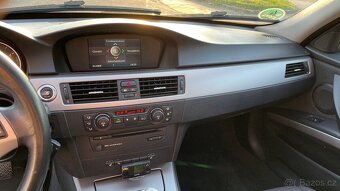 BMW 320D 120kW NAVI PANORAMA - 16
