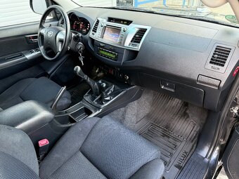 Toyota HILUX 3.0 4x4 MANUÁL UZÁVĚRKA NAVIJÁK - 16