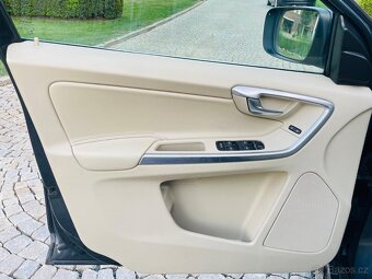 Volvo XC60 2.4D5 4x4 MANUÁL FACELIFT KŮŽE NAVI SENZORY - 16