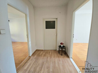 Prodej bytu 2+1, 66 m2 s lodžií a klimatizací - ul. G. Preis - 16