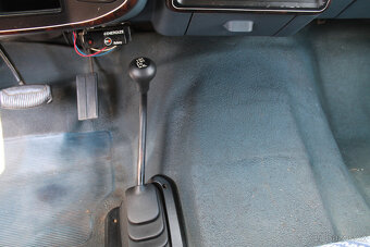 1990 Ford F250 4WD 302 V8, velmi pěkný orig. stav, DPH - 16