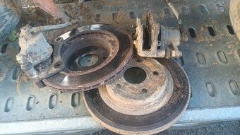 RAV4 Toyota - díly - 16