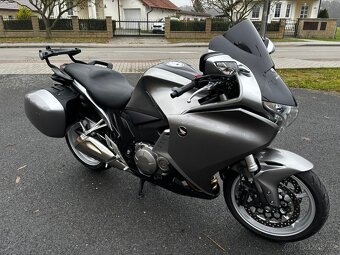 Honda VFR 1200F - 16
