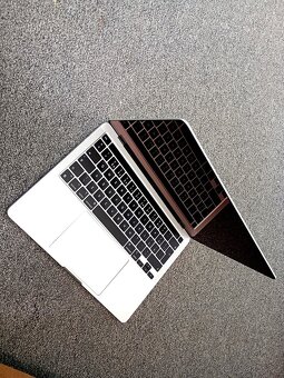 MacBook PRO 13 palců Apple M1 chip 8 GB RAM 256 ssd 120cykl - 16