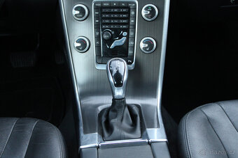 Volvo XC60 2.0 D4 Drive-E / Momentum / Automat / Tažné - 16