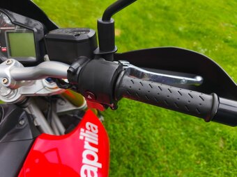 Aprilia Dorsoduro 750 (2011) velmi pěkná, po servisu - 16