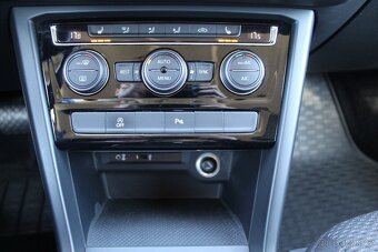 VW Touran 1.4 TSI 110Kw DSG 1.majitel 101000km servis kamera - 16