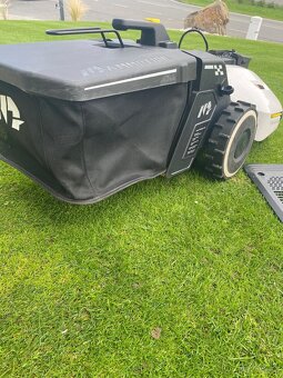 YUKA 2000 s košem (Robotická sekačka s GPS) - 16