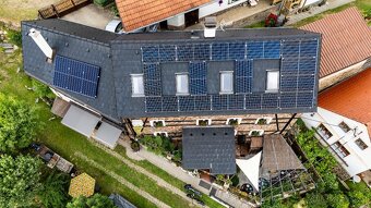 Prodej domu s jedinečnou atmosférou ve Všechlapech - 16