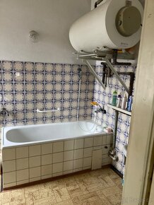 DŮM SE ZAHRADOU A GARÁŽÍ - 16