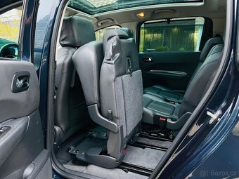 Peugeot 5008 2.0HDi MANUÁL 7MÍST VÝHŘEV SERVISKA ALLURE - 16