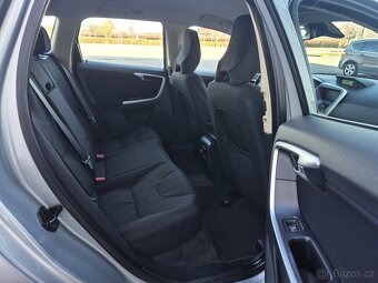 VOLVO XC60 2.4D 5 VÁLEC 4x4 MANUAL 1 MAJITELKA PARK SENZORY - 16