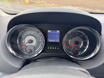 Chrysler Town Country 3,6 2x DVD RT Kůže 2011 - 16