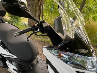 Kymco Grand Dink 300i - 16