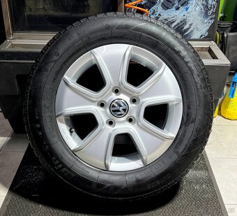 Originál kola VW 5x120 R16, pneu 215/65 R16 98H DOT2618 - 16