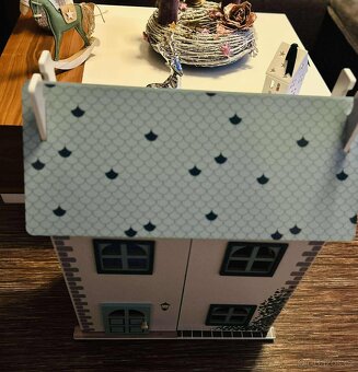 Dřevěný domeček pro panenky - top stav - 16