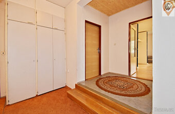Prostorný byt 3 + 1 s plochou 93 m² ve Dvoře Králové nad Lab - 16