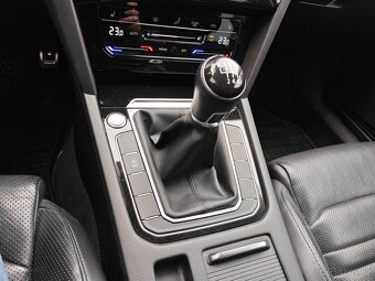VW PASSAT B8 2,0 TDi, R-LINE, naj. 127.000 km, koup. v ČR, - 16