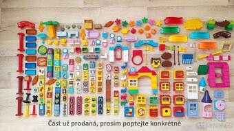 Drobné hračky: puzzle, kuličkodráha, auta, značky, Duplo.. - 16