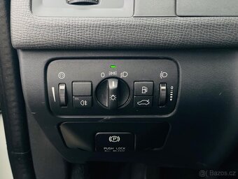 Volvo XC60 2.4D 5VÁLEC 120KW 4x4 MANUÁL NAVI KAMERA TAŽNÉ - 16