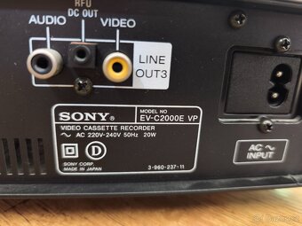 Videorekordér HI8 SONY ev-c2000e, příslušenství,čti popis - 16