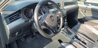 VW Passat 2.0 TDI Highline 140 kw, původ ČR, málo km - 16