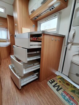 Karavan Hobby 500 KFMe, Deluxe, mover, předstan, palandy - 16