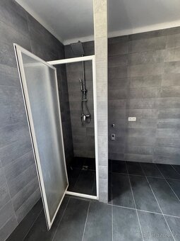 Prodej prostorného dvoupodlažního rodinného domu – Kožlany ( - 16